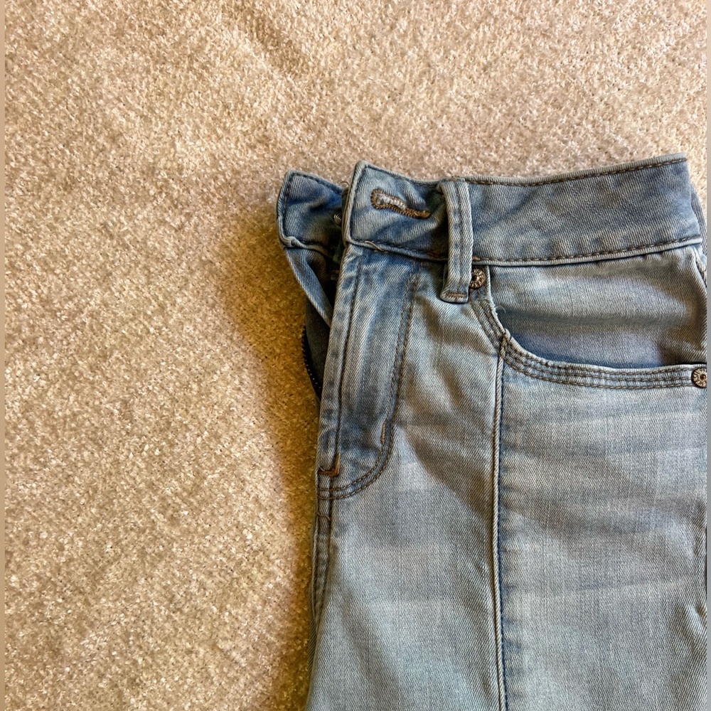 Light Wash Skinny Jean w/ Sewing Detail